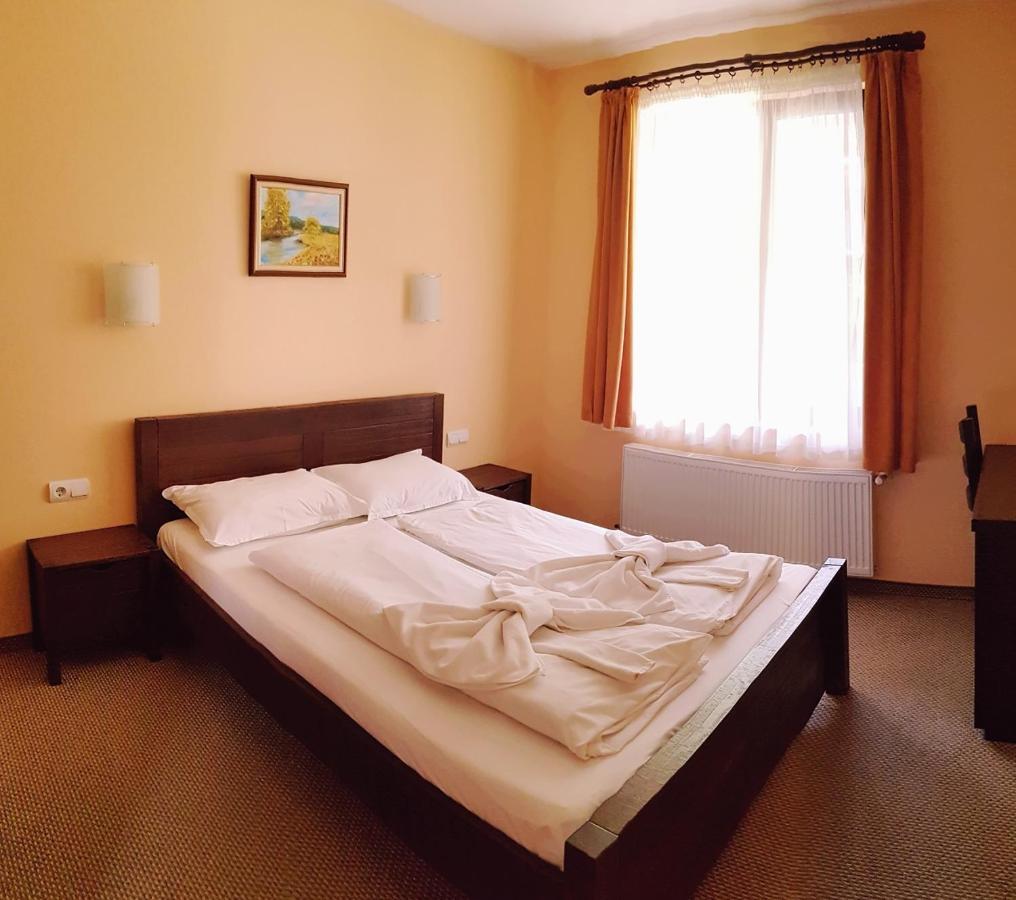 Family Hotel Chiflik Hills Extérieur photo
