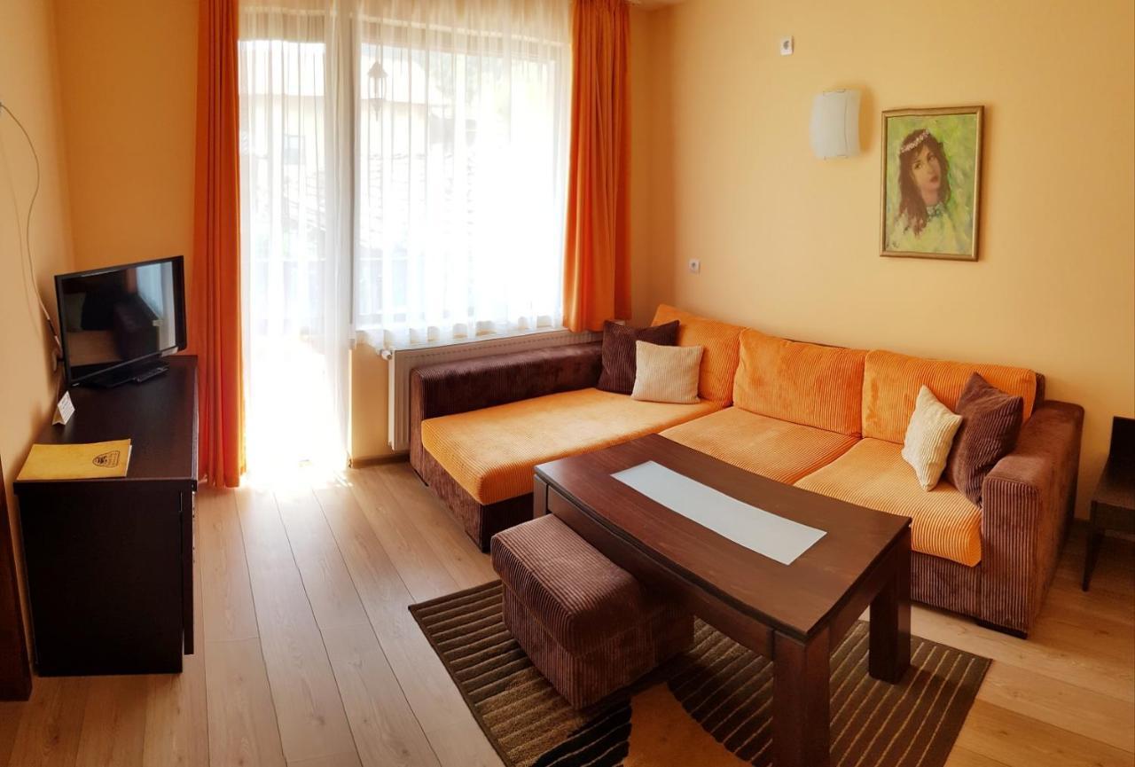 Family Hotel Chiflik Hills Extérieur photo