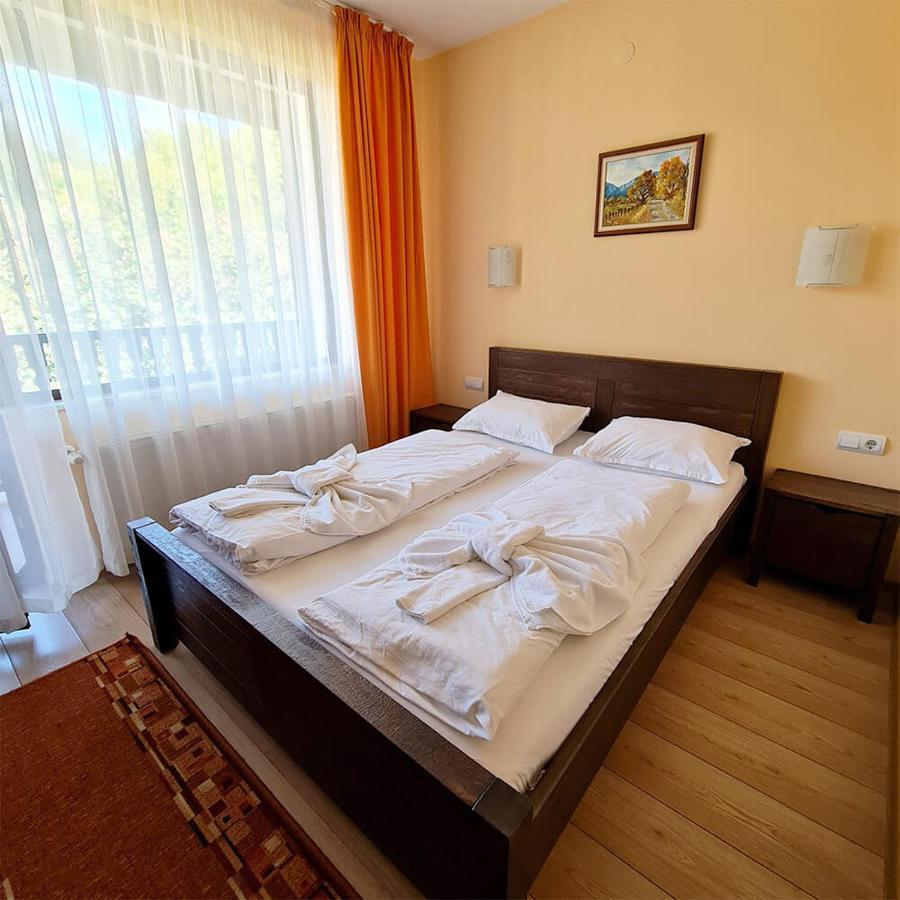 Family Hotel Chiflik Hills Extérieur photo