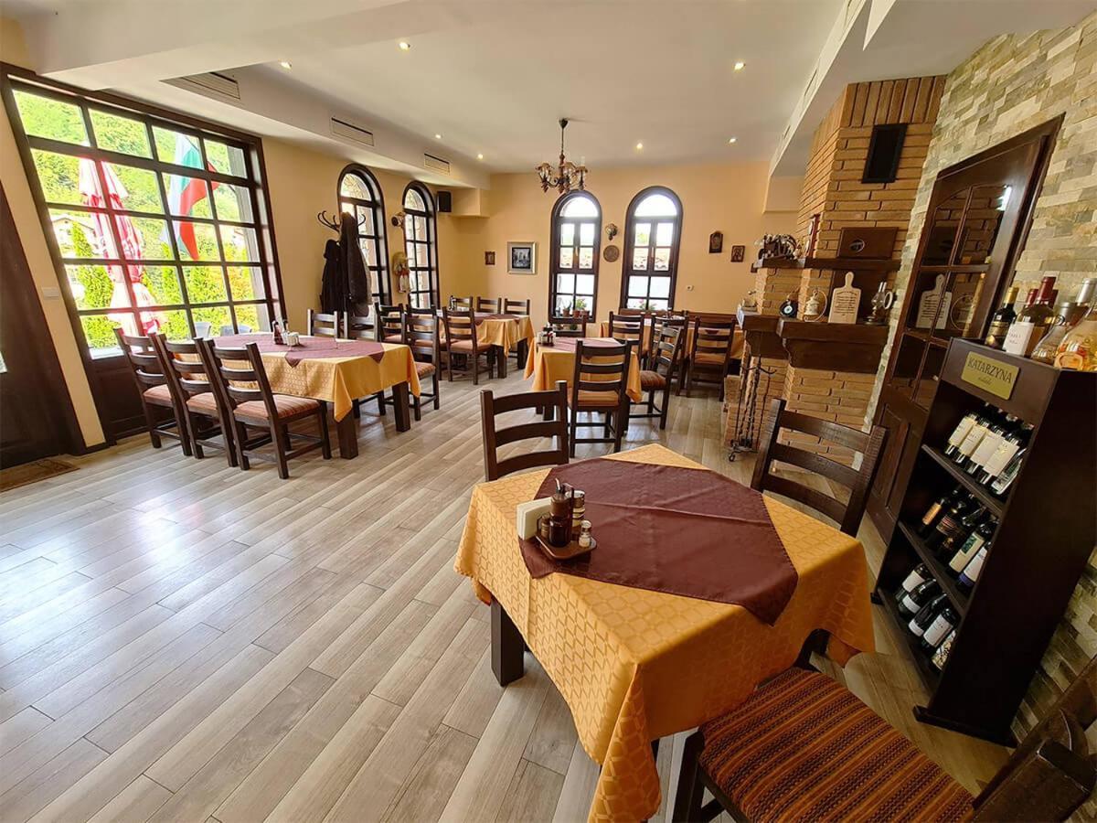 Family Hotel Chiflik Hills Extérieur photo