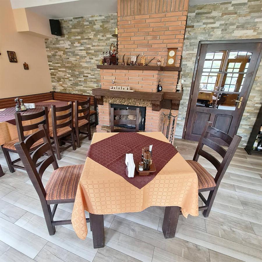 Family Hotel Chiflik Hills Extérieur photo