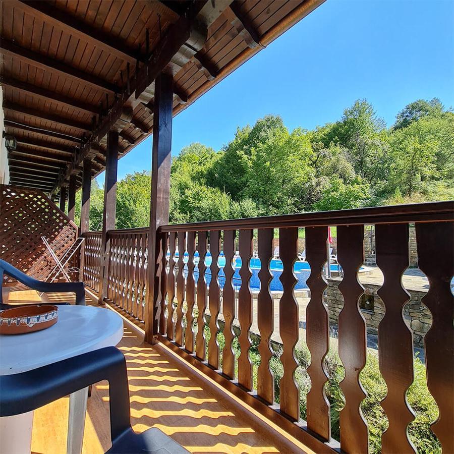 Family Hotel Chiflik Hills Extérieur photo