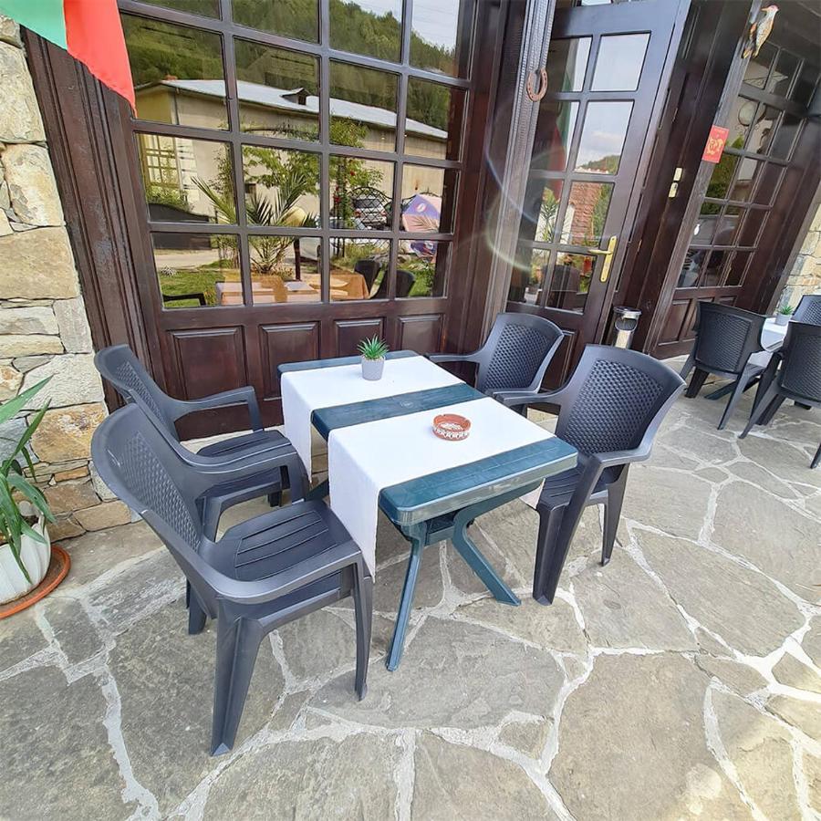 Family Hotel Chiflik Hills Extérieur photo