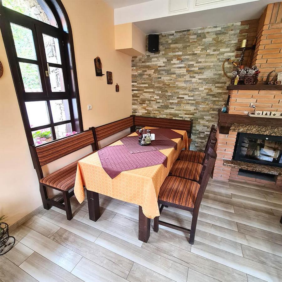 Family Hotel Chiflik Hills Extérieur photo