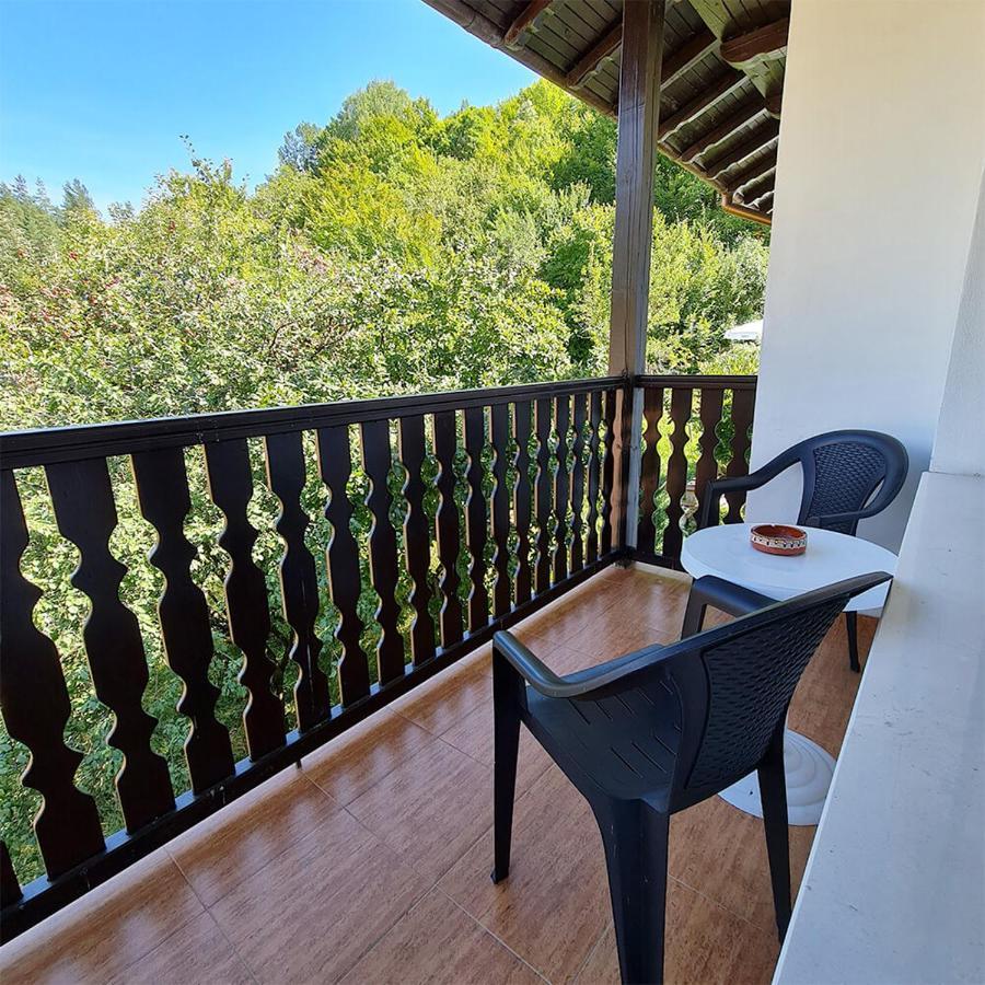 Family Hotel Chiflik Hills Extérieur photo