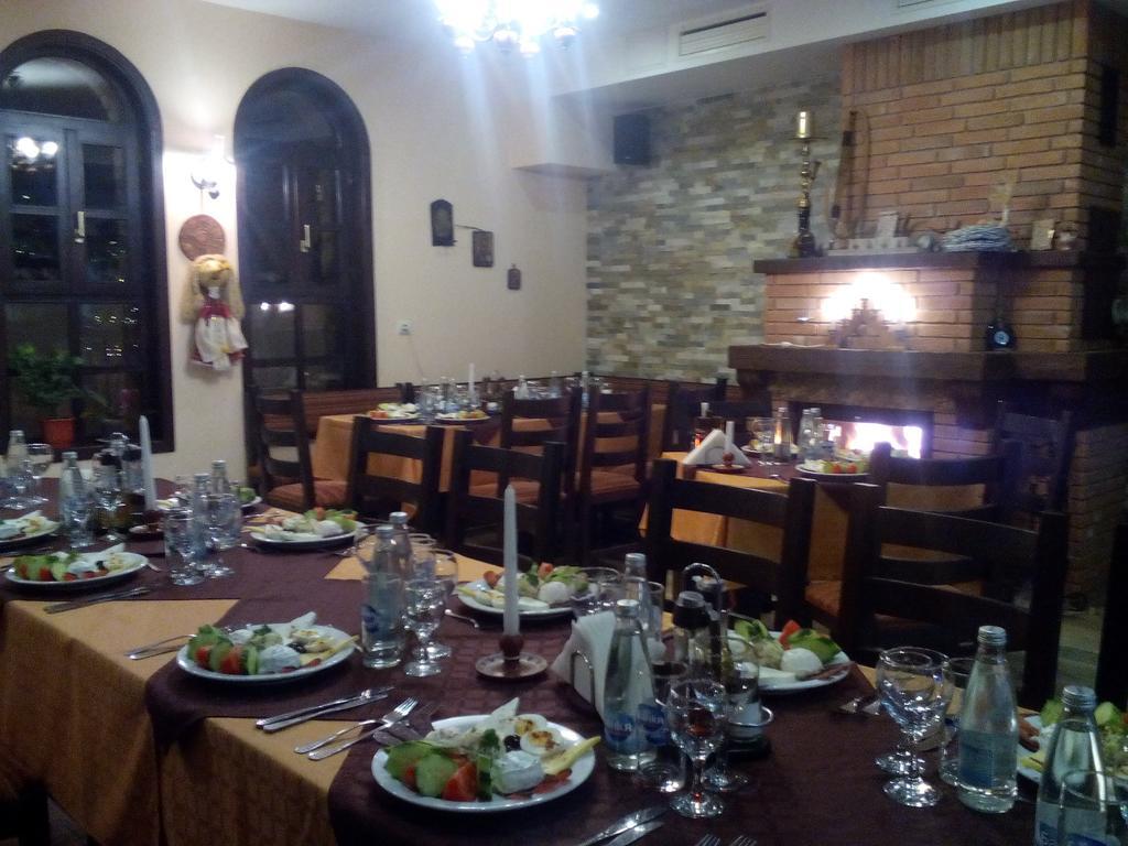 Family Hotel Chiflik Hills Extérieur photo