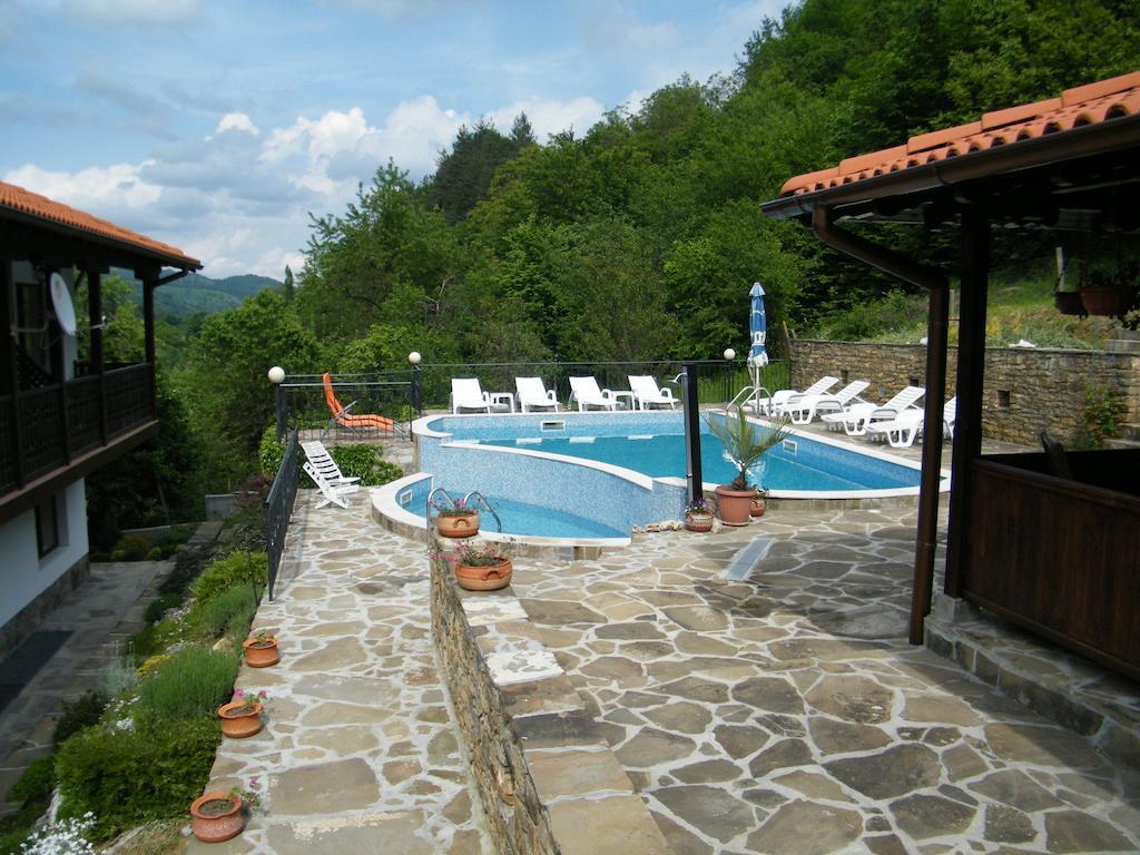 Family Hotel Chiflik Hills Extérieur photo