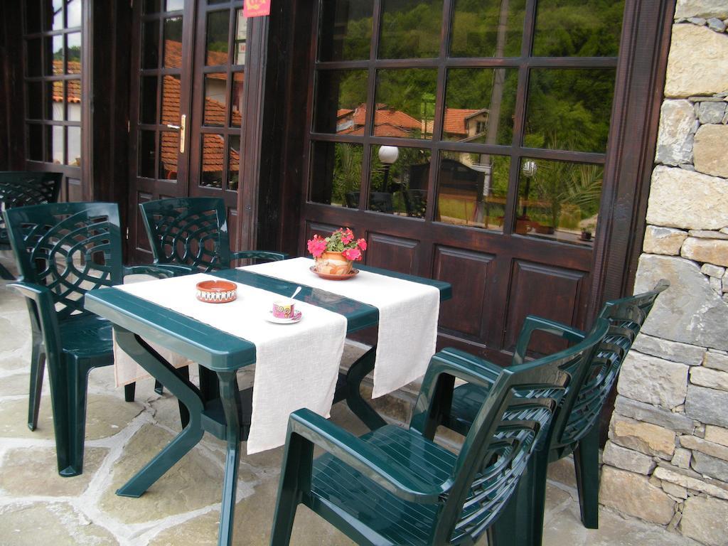 Family Hotel Chiflik Hills Extérieur photo