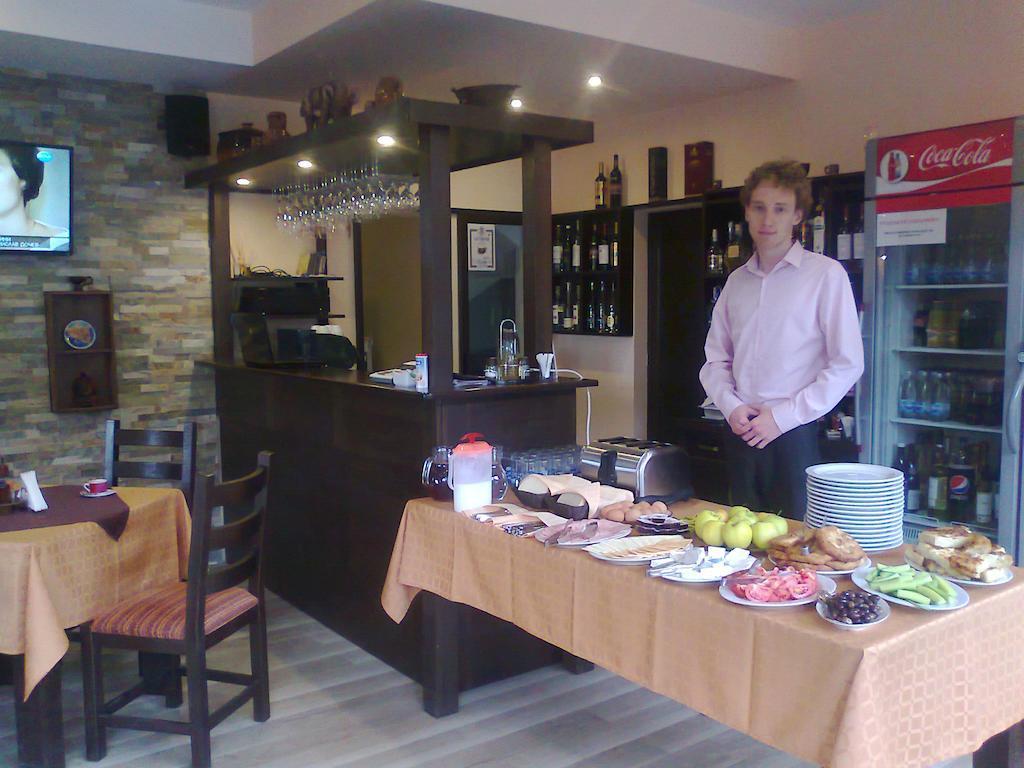 Family Hotel Chiflik Hills Extérieur photo